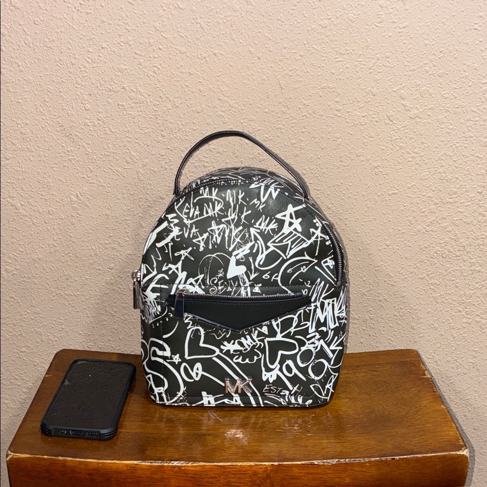 Michael Kors Urban Black and White convertible Backpack/ top handbag/crossbody/ - Picture 2 of 16